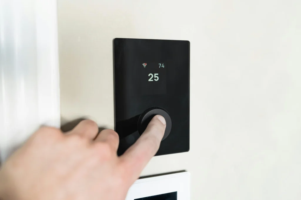 Termoregolazione intelligentesemplicità assoluta  Impianti intelligenti progettati per rendere più efficiente la gestione quotidiana della casa attraverso automazioni personalizzate.